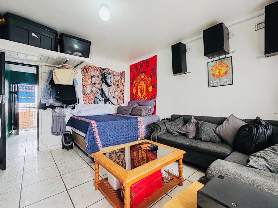 2 Bedroom Property for Sale in Maitland Western Cape